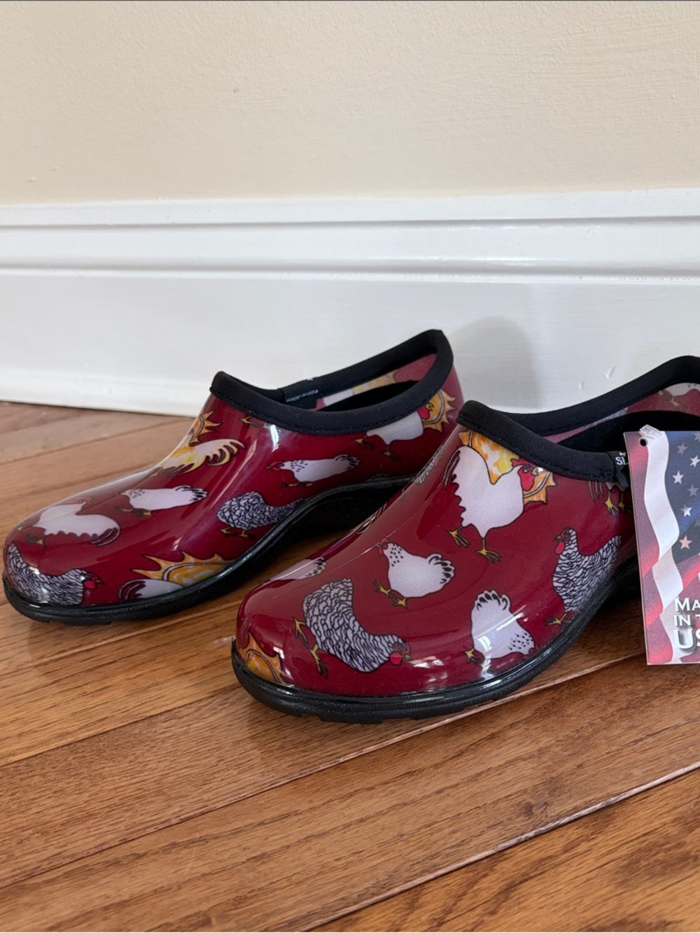 NWT Sloggers Women’s Size 6 Burgundy Chicken Print Waterproof Clogs